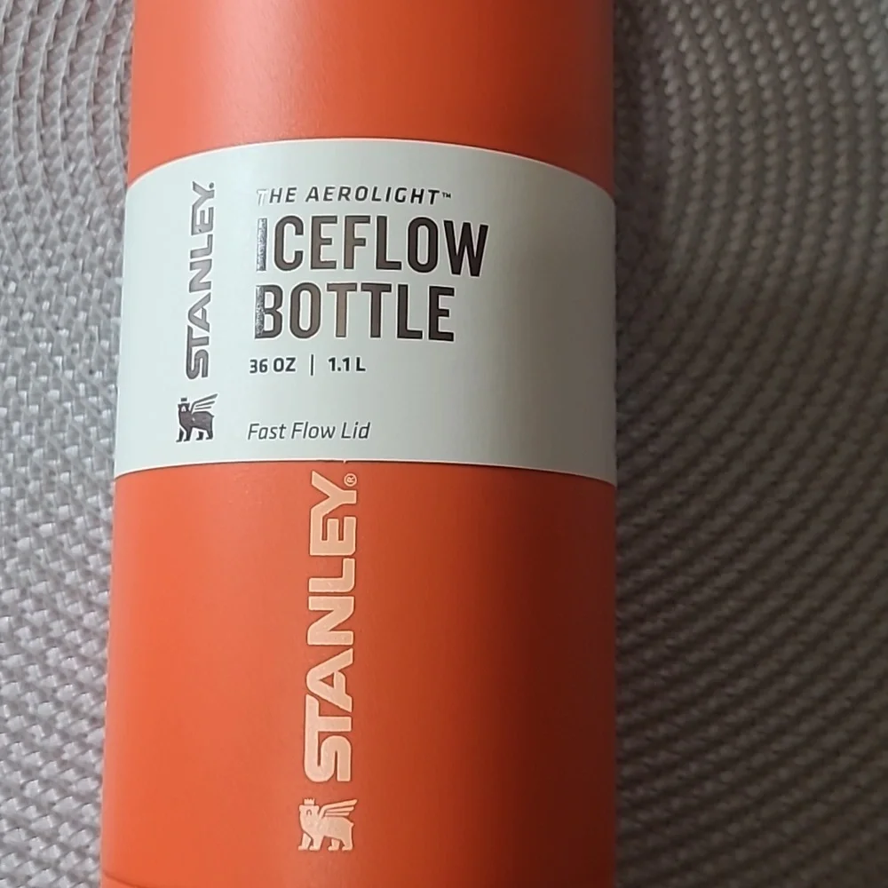 Stanley IceFlow Bottle - Picture 2 of 8